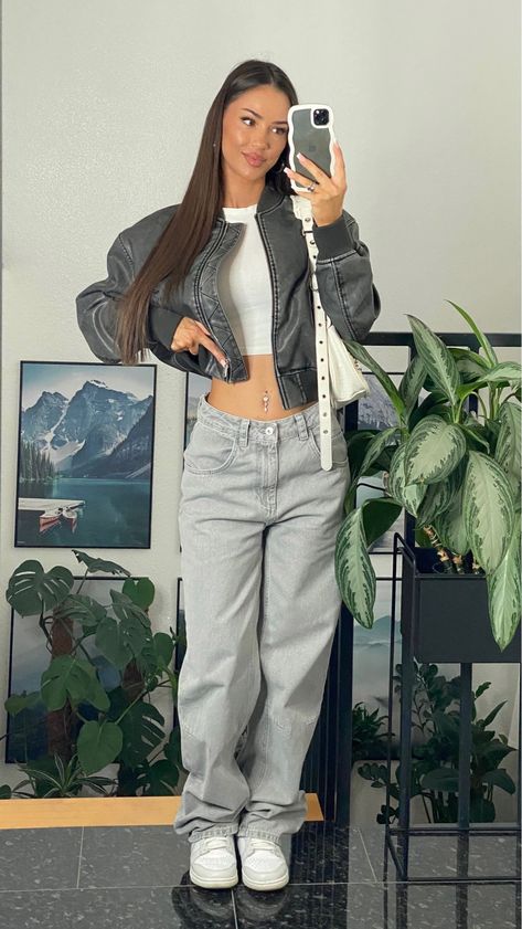 Daisy Wolanski, Looks Hip Hop, Outfit Links, Mode Ulzzang, Bershka Jeans, Mode Zara, Outfit Inspo Casual, Satin Jacket, Hair Tutorials