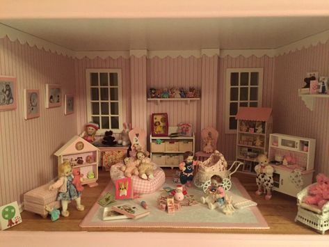 Room Miniature, Miniature Nursery, Room Box Miniatures, Dolls House Interiors, Miniature Rooms, Dolls Houses, Miniature Houses, Mini Things, Room Box