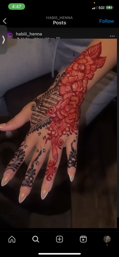 Red And Black Henna Design, Colored Henna Tattoo, Red Henna Tattoo Designs, Henna Tattoo Black Women, Pink Henna Designs, Henna Designs Sleeve, Henna Designs Red, Henna Tattoo Designs Black Women, Red And Black Henna