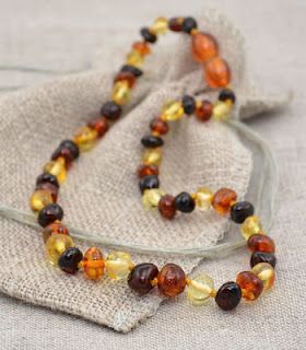 teething necklaces--@Kay-Lynn Cavs Brown Now this may be a little too hippy for you but I swear it has helped Audra and all my wee siblings. The link is to an article that actually explains it. Amber Teething Necklace, Baby Teething, Artisan Necklace, Teething Necklace, Amber Bracelet, Natural Amber, Amber Necklace, Amber Beads, Baby Teeth