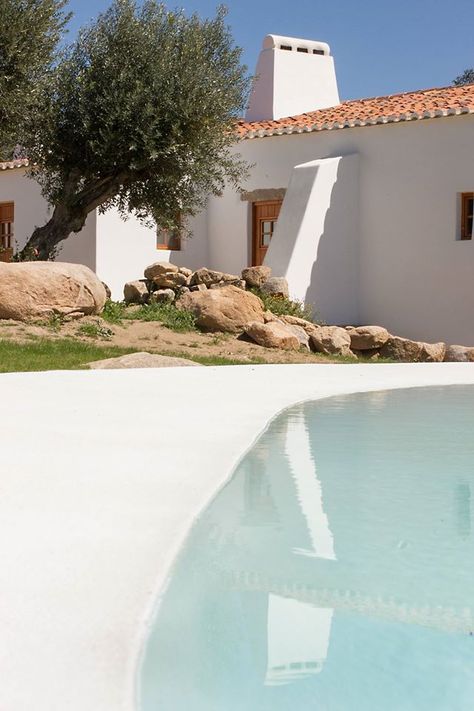 Casas Caiadas, Portugal Ibiza Style, Beach Boutique, Cottage House, Stunning Interiors, Pool Houses, Cottage Homes, Algarve, Perfect Home, Facades