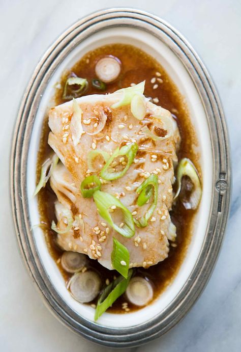 Pacific black cod (sable fish) cooked in a broth of sake, rice vinegar, soy sauce and oil, delicious! Sable Fish, Black Cod Recipe, Cod Fish Recipes, Sommer Mad, Cod Recipe, Black Cod, Yummy Seafood, Shrimp Recipes Healthy, Shrimp Dinner