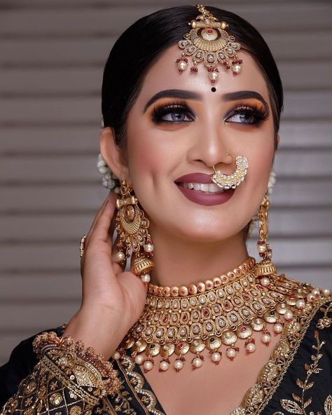 10+ Incredible Bridal Makeup Artists In Chandigarh – Bookmark It! - SetMyWed Set The Mood For Romance, Fragrance Tips, Ethnic Makeup, Marathi Nath, Indian Makeup Looks, Bridal Makeup Services, Wedding Makeover, Indian Bride Makeup, Blessed Wednesday