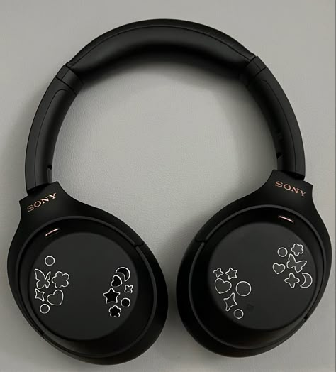 headphones with silver stickers Sony Xm4 Decoration, Sony Wh 1000 Xm4 With Stickers, Sony Wh 1000 Xm4 Decorated, Wh1000xm4 Aesthetic, Sony Xm4 Stickers, Sony Headphones Aesthetic Stickers, Sony Xm4 Aesthetic, Sony Wh-1000xm4 Aesthetic Black, Sony Earphone