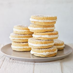 Lemon Cream Biscuit Recipe, Lemon Cream Biscuits, Lemon Cream Cookies Recipe, Lemon Cream Cookies, Homemade Lemon Cookies, Lemon Cookie Sandwich, Lemon Sandwich Cookies, Cookie Filling, Cream Sandwich Cookies