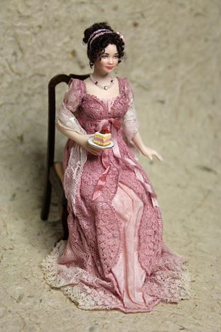 UFACHITA | ELISA FENOGLIO | rinsen2 | Flickr Dollhouse Doll Clothes, Dollhouse Dresses, Regency Fashion, Barbie Gowns, Victorian Dolls, Doll Costume, Historical Dresses, Pretty Dolls, Dollhouse Dolls