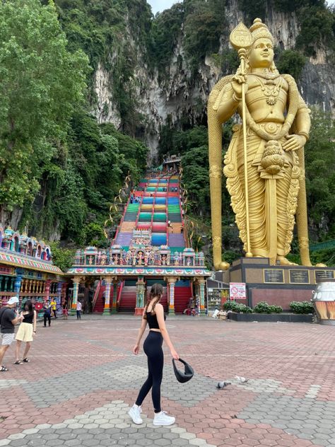 Batu Caves Outfit, Malaysia Clothes, Malaysia Outfit, Malaysia Ootd, Ootd Malaysia, Malaysia Photography, Malaysia Trip, Kuala Lumpur Travel, Semester At Sea