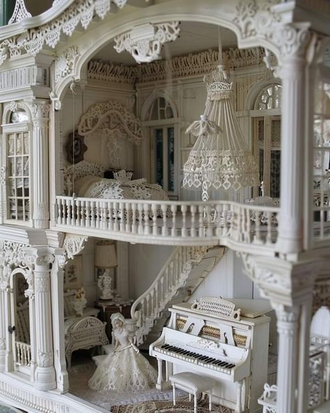 White Victorian House Aesthetic, Dollhouse Interior Design, Coquette Dollhouse, Doll House Interior Ideas, Doll House Aesthetic, Doll Mansion, Fancy Dollhouse, Victorian Dollhouse Interior, Dollhouse Aesthetic