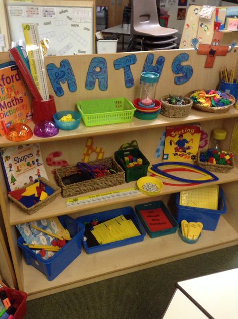 Maths area Maths Corner Preschool, Math Corner Classroom Ideas, Classroom Writing Area, Home Corner Ideas Early Years, Continuous Provision Year 1, Area Math, Math Corner, Reception Maths, Environment Science