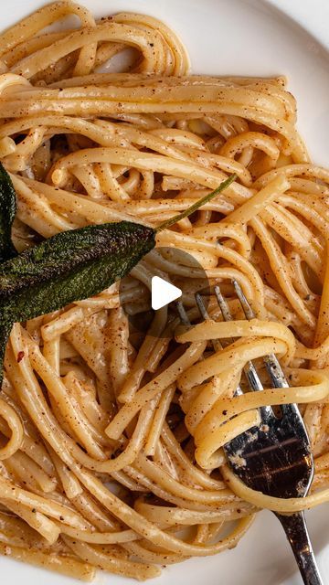 Emilie Pullar on Instagram: "EASY brown butter and Parmesan pasta. For two you’ll need:
200 grams pasta
120 grams butter, salted is best for this
10 sage leaves
1/2 teaspoon black pepper (add at any stage)
60 grams finely grated Parmesan
1/3 cup pasta water whisked into butter then another 1/3 cup added along with the cooked pasta.

Enjoy!

#pasta #butter #brownbutter #spaghetti #noodles #quickdinner #foodporn #pastalover" Brown Butter Parmesan Pasta, Browned Butter Pasta, Pasta For Two, Parmesan Pasta Sauce, Snack Meals, Butter Sauce For Pasta, Couscous Dishes, Burnt Butter, Soup Starter