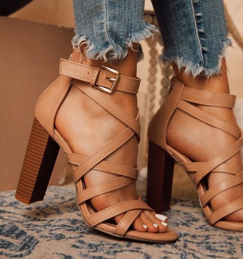 Chunky Heels Sandals, Chunky Block Heels, Buckle Sandals, Wedge Boots, Block Heels Sandal, Mode Inspiration, Heeled Sandals, Chunky Heel, Ankle Strap Sandals