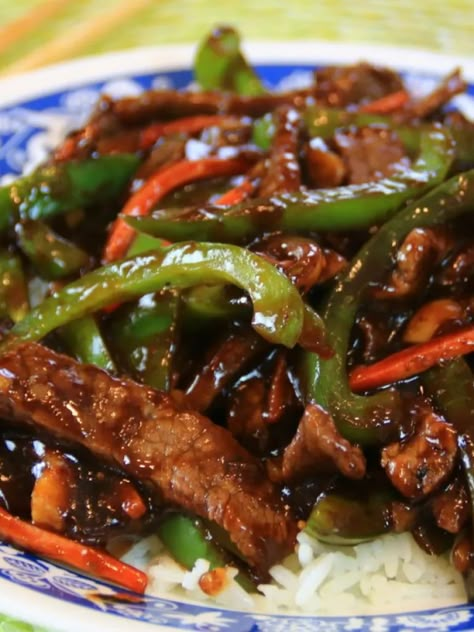 Pepper Steak Recipe Easy, Steak Stew, Peper Steak, Pepper Steak And Rice, Beef Pepper Steak, Pepper Steak Stir Fry, Chinese Pepper Steak, Strip Steak Recipe, Round Steak Recipes