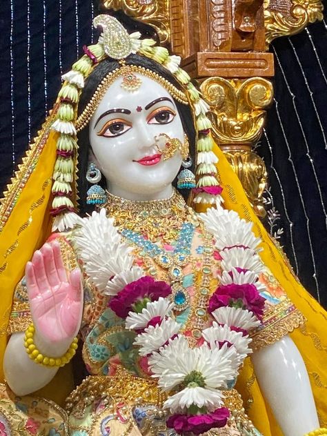 Iphone Wallpaper Pinterest, Radha Radha, Ma Durga, Krishna Mantra, Beautiful Love Images, Diwali Images, Little Krishna, Sri Krishna, Krishna Ji