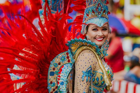 Aruba's Carnival is a month-long celebration with over-the-top pageantry, music, parties, parades and more. Get the details on Carnival in Aruba! Carnival Balloons, Destination Wedding Aruba, Wedding Resorts, Aruba Weddings, Small Street, Aruba Resorts, Destination Wedding Caribbean, Romantic Wedding Ceremony, All Inclusive Wedding