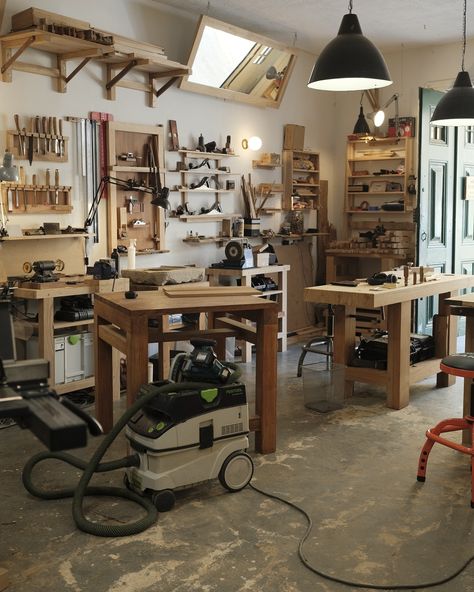 @ateliermateus #marcenaria #woodworking #workbench #atelier #toolstorage #furnituremaker #lisboa Tool Cupboard, Work Benches, Artist Studios, Woodworking Workbench, Garage Workshop, Fine Woodworking, Furniture Maker, Wood Work, Outdoor Design