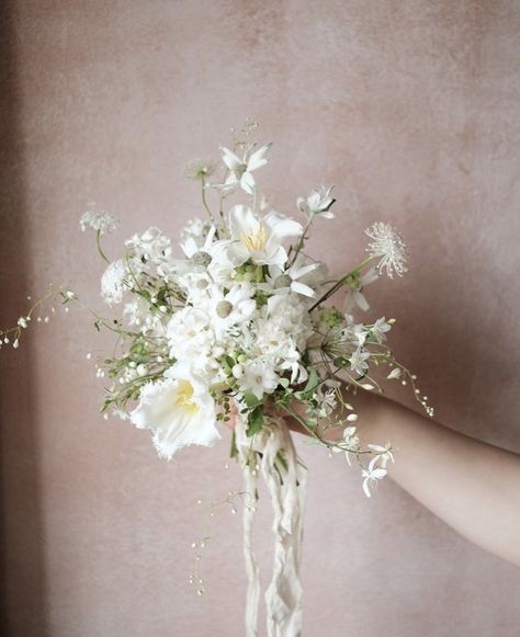 Korean Bridal Bouquet, Dainty White Bouquet, Minimalist White Bouquet, Korean Wedding Flower Bouquet, White Wild Flower Bouquet, Whimsical White Bouquet, Korean Wedding, White Bouquet, Joshua Tree