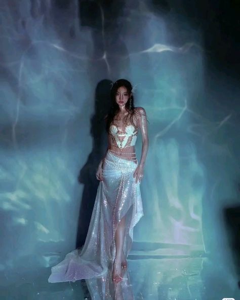 Mermaid Dress Photoshoot, Siren Style Aesthetic, Siren Dress Mermaid, Ocean Aesthetic Dress, Siren Outfit Ideas, Mermaid Outfit Women, Under The Sea Outfits, Siren Outfit Aesthetic, Mermaid Inspired Fashion