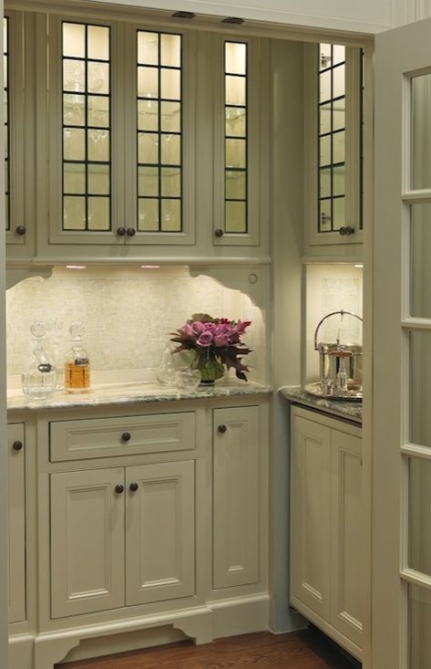 butler's pantry Leaded Glass Cabinets, Antique Kitchen Cabinets, Glass Kitchen Cabinets, Corner Cabinets, Refacing Kitchen Cabinets, Tuscan Kitchen, New Kitchen Cabinets, Kitchen Cabinets Makeover, Kitchen Corner