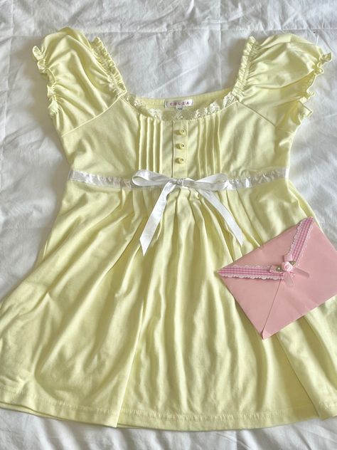 Lemon Inspired Outfits, Yellow Coquette Outfit, Princesscore Clothes, Lana Del Rey Old Money, Angelcore Outfits, Fluttershy Aesthetic, Yellow Coquette, Plus Size Aesthetic Outfits, Coquette Aesthetic Pink