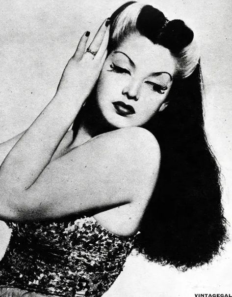 Vintage Burlesque - HubPages Burlesque Dancer, Frances Bean Cobain, Francis Picabia, Vintage Burlesque, Helena Bonham Carter, Bride Of Frankenstein, Psychobilly, Vintage Horror, Vintage Beauty