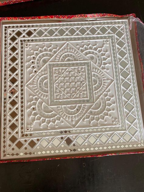 Lippin Art Square, Lipan Art On Square Board, Lipan Art Square, Lippan Art Mirror Square Shape, Lipan Art Square Design, Indian Clay Art, Lippan Art Mirror Square, Lippan Art On Square Board, Lippan Art Square Design