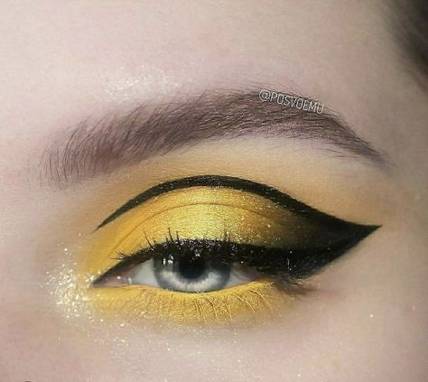 Unique Eye Makeup, Harry Potter Makeup, Yellow Makeup, Yellow Eyeshadow, Eye Makeup Ideas, Rave Makeup, Eye Makeup Pictures, Beautiful Eye Makeup, Creative Eye Makeup