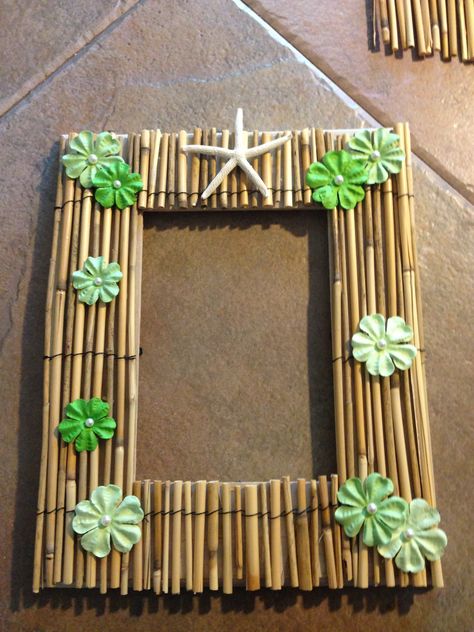 Bamboo picture frame Bamboo Picture Frames Diy, Bambu Art, Bamboo Wall Hanging, Bamboo Projects, Bamboo Ideas, Bamboo Picture Frames, Crafts 2024, Palm Frond Art, Bamboo Diy