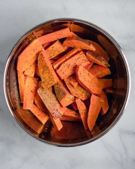 While some people make summer to-do lists, I make summer to-cook lists. And as soon as the temperature creeps above 60 degrees, I start to think about all the things I want to grill. First up? A big tray of sweet, spicy, buttery Grilled Sweet Potato Fries.The method is straightforward — simply season potato wedges, grill for a few minutes per side, and toss with a ton of goodness like garlic, butter, and gochugaru. If you’re not familiar with gochugaru, or Korean chili powder, it offer… Spicy Fries, Grilled Sweet Potato Fries, Korean Chili Powder, Seasoned Potato Wedges, Korean Chili, Sweet Potato Recipes Fries, Ground Beef Chili, Grilled Sweet Potatoes, Rainbow Salad