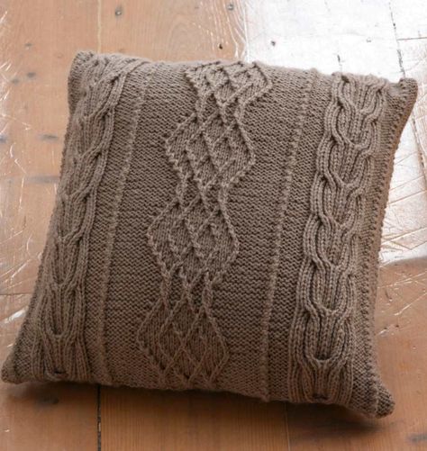 Aran Cushion Free Knitting Pattern Knitted Cushion Pattern, Cushion Knitting, Knitted Throw Patterns, Crochet Pillow Patterns Free, Knitted Cushion Covers, Diy Throw Pillows, Chunky Knit Pillow, Aran Knitting Patterns, Pillow Covers Pattern