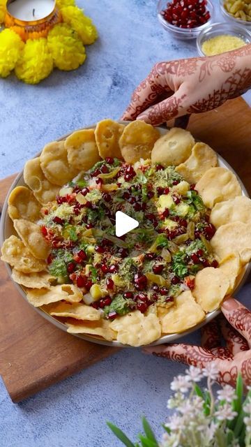 Sumit & Priyanka kapoor on Instagram: "*Thank you for 1million likes and 45million+ views* Our Show Stopper of House parties.. . Chaat Platter :A simple yet easy to make Party Platter is hit among every age group, with so many flavours in every bite you and your guest will love it, try this and thank us later. #party #foodrecipes #foodreels #mehandiart #easyrecipes #dillifoodies #diwaliparty" Chaat Platter, Quick Party Snacks, Easy Indian Appetizers, Veg Starter Recipes, Butter Boards, Easy Evening Snacks, Amazing Food Platters, Veg Snacks, Indian Appetizers