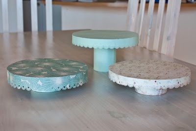 Bee-inspired: DIY cake stands Diy Cake Stands, Tårta Design, Diy Cupcake Stand, Diy Cake Stand, Diy Cupcakes, Bee Inspired, Cupcake Stand, Paper Cake, Cake Stands