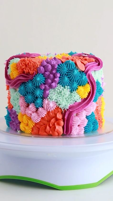 Cake Decoration Design, Colourful Cake Designs, Birthday Cake Colorful, Piping Cake, Multi Colored Cake, Color Cake, Crazy Cakes Design, Colorful Cake Ideas, Festival Cake