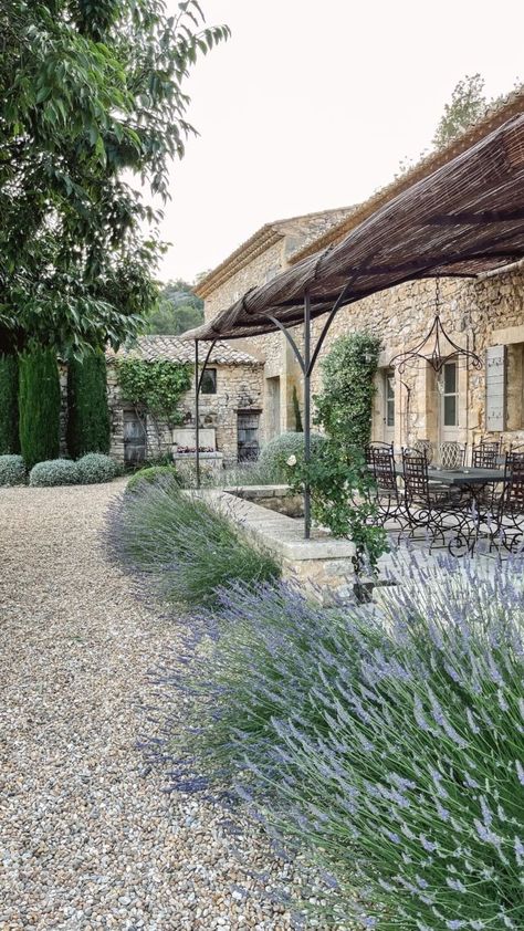 French Garden Pergola, Provencal Garden Design, Wine Country Landscaping, Italian Gravel Garden, French Gravel Courtyard, Front Courtyard Ideas Entryway French, French Garden Design Courtyards, European Garden Patio, French Country Gardens Provence France