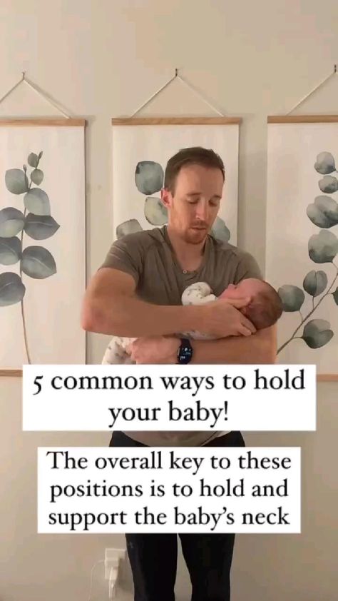 Holding Newborn, Parenting Hacks Baby, 5 Month Baby, Baby Routine, Newborn Mom, Baby Life Hacks, Newborn Hacks, 3 Face, Baby Facts