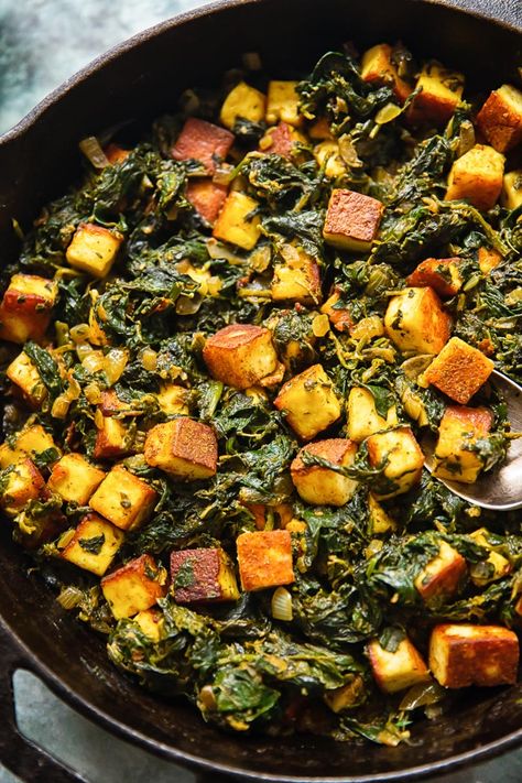 Top down view of saag paneer in a cast iron pan Indian Spinach, Springtime Recipes, Saag Paneer, Spinach Cheese, Meat Free Recipes, Vegetarian Main Dishes, Easy One Pot Meals, Paneer Recipes, Comfort Dishes