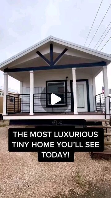 Tiny House No Kitchen, Building A Tiny Home On A Budget, Tiny Home Inside Ideas, Farmhouse Tiny House Interior Design, Tiny House Decorating Ideas Interiors, Inside Tiny Houses Interiors, Cozy Tiny House Interior, Luxury Tiny House Interior, Tiny Home Ideas Interiors