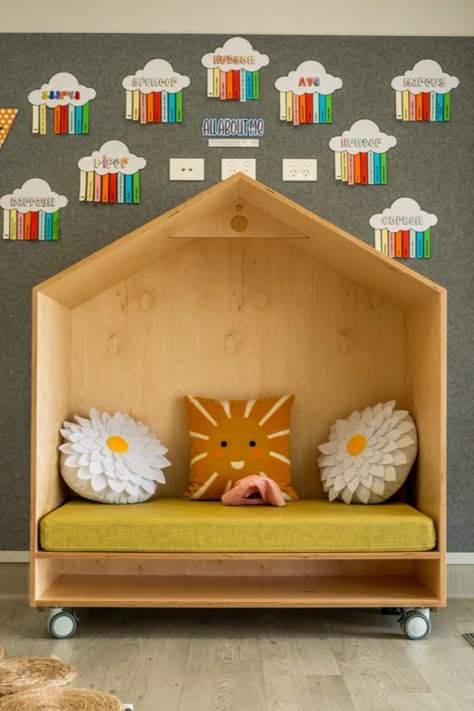 Reading Nook Kids Book Shelf Ideas, Kids Nook Ideas, Classroom Decor Calming, Vintage Playroom, Reading Nook Diy, Reading Room Design, Play Nook, Book Nook Kids, Cardboard Box Houses