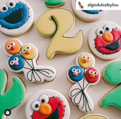 Elmo Birthday Party Decorations, Seaseme Street Birthday Party, Elmo First Birthday, Bunch Of Balloons, Sesame Street Cake, Elmo Cookies, Balloon Cookies, Sesame Street Cookies, Elmo Birthday Party