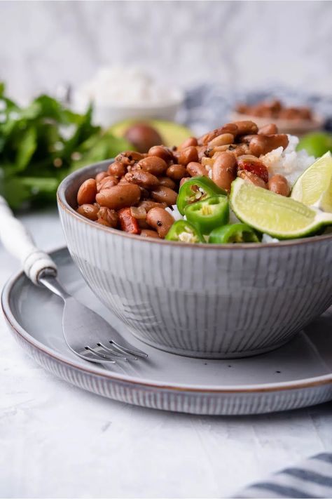 Easy Copycat Chipotle Pinto Beans Recipe (Prepped In 10 Minutes) Pinto Beans Chipotle Copycat, Chipotle Copycat Pinto Beans, Chipotle Beans Copycat, Chipotle Pinto Beans Copycat, Chipotle Pinto Beans, Pinto Beans Recipe, Beans Mexican, Chipotle Recipes, Copycat Chipotle