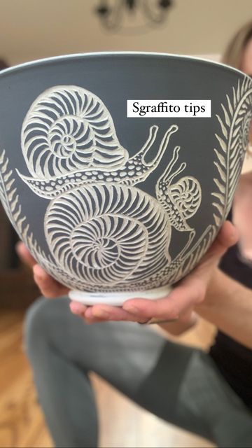 Pottery Underglaze Carving, Scrifito Ceramics, Scrafitto Ceramics Plates, Sgraffito Mug Designs, Sgrafitto Ceramics Patterns, Scraphito Ceramic, Scrafito Ceramics Plate, Pottery Scraffito Patterns, Scrifito Pottery