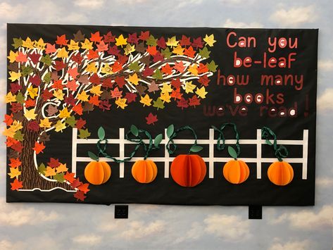 Fall Into Books Bulletin Board, Fall Library Bulletin Boards Elementary, Autumn Display Boards, Leaf Bulletin Board, Fall Library Displays, Thanksgiving Bulletin Board Ideas, Fall Window Decorations, Thanksgiving Bulletin Board, Classroom Tree