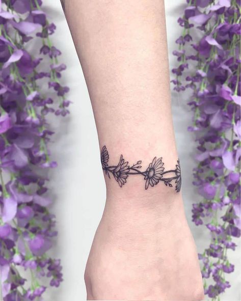 Wrist wrap around tattoo black and grey fine line daisy chain Wrist Tattoos Flower, Daisy Chain Tattoo, Daisy Tattoos, Wrap Around Wrist Tattoos, Wrap Around Tattoo, Cuff Tattoo, Chain Tattoo, Ankle Bracelet Tattoo, Cool Wrist Tattoos