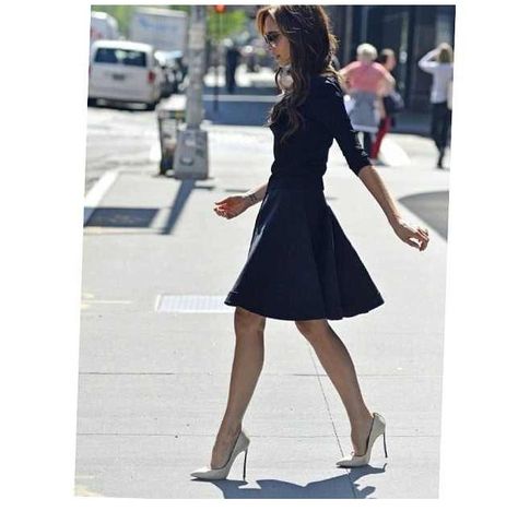 Vb Style Victoria Beckham, Victoria Beckham Style, Ray Ban Wayfarer, Ray Ban Aviator, Jane Birkin, Outfit Trends, Street Style Chic, Alexa Chung, Dakota Johnson