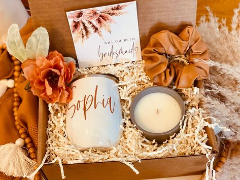 Terracota Wedding, Wedding Pampas, Pampas Wedding, Bridesmaid Proposal Diy, Fall Wedding Bridesmaids, Will You Be My Bridesmaid Gifts, Fall Bridesmaids, Terracotta Wedding, Bridesmaid Favors