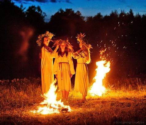 Slavic Paganism, Wow Photo, Slavic Mythology, Night Elf, Midsummer Nights Dream, Season Of The Witch, Beltane, Witch Aesthetic, Summer Solstice