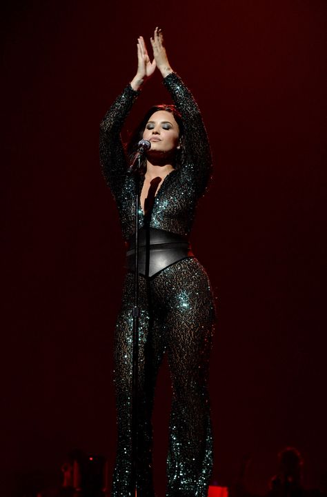 Demi Lovato Shows Off Bikini Bod After Rocking Sexy Looks on 'Future Now Tour' -- See the Pic! Demi Lovato Concert Outfit, Demi Lovato 2017, Demi Lovato Live, Chive Girls, Demi Lavato, Demi Lovato Body, Concert Dresses, Kira Kosarin, Leo Women