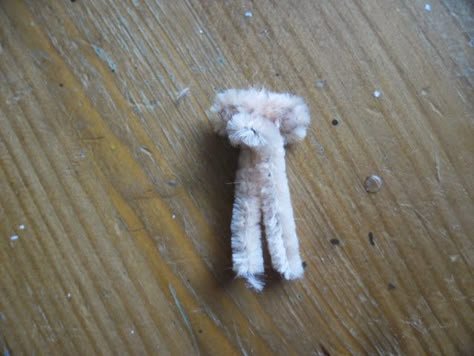 This is what your bear should look like now. https://herminiverse.blogspot.com/2015/05/making-chenille-stem-bears.html?spref=fb Making Chenille, Make A Bear, Chenille Stem Crafts, Pipe Cleaner Animals, Pipe Cleaner Art, Teddy Bear Crafts, Chenille Crafts, Craft Recipes, Bear Patterns Free