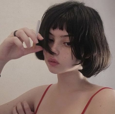 Short Bangs, Grunge Girl, Girl Short Hair, About Hair, Girl Icons, Pretty Face, Aesthetic Girl, Hair Goals, Hair Inspo