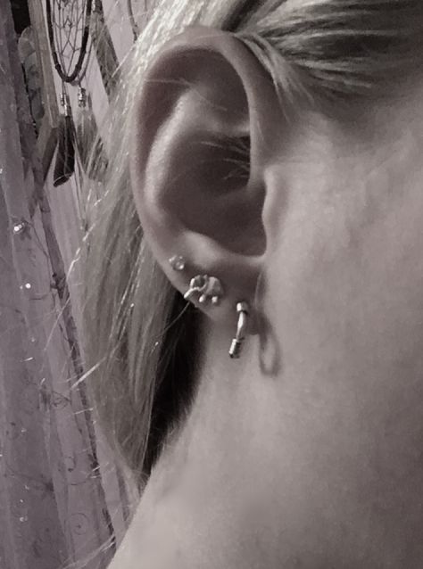 Triple earlobe piercing❤️ Triple Lobe Piercing, Triple Lobe, Pregnant Photo Ideas, Pregnant Photo, Lobe Piercing, Piercing Ideas, Pregnancy Photos, Ear Cuff, Piercings