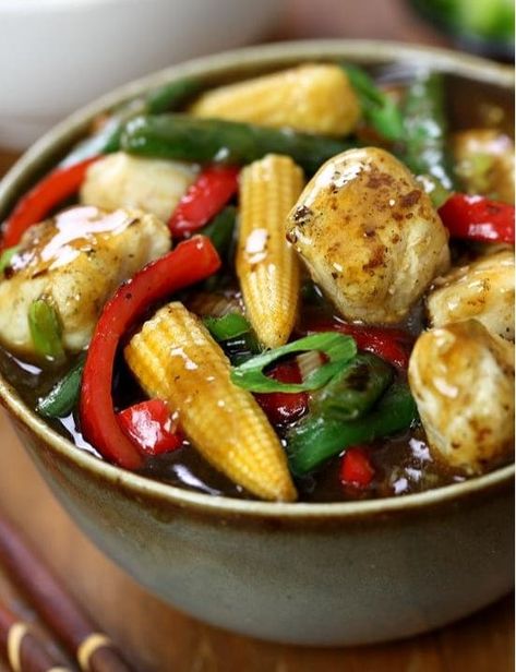 Cantonese chicken and vegetable stir fry Cantonese Chicken, Cantonese Recipes, Chicken Vegetable Stir Fry, Cantonese Food, Cantonese Cuisine, Chinese Stir Fry, Chinese Vegetables, Asian Stir Fry, Chinese Foods